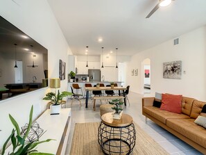 Smart TV - Last Minute Disney Getaway! Themed Bedrooms & Private Balcony. Book Now! #88077 (Orlando)