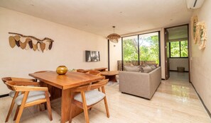 Deluxe Apartment | Free WiFi