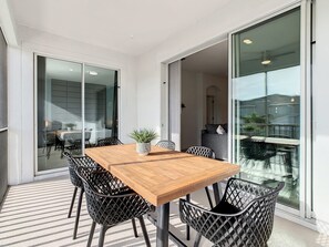 Outdoor dining - Last Minute Disney Getaway! Luxury Condo with Private Balcony. Book Now! #98287 (Orlando)
