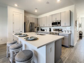 Fridge, microwave, oven, stovetop - Last Minute Disney Getaway! Townhouse with Private Pool. Book Now! #98297 (Orlando)