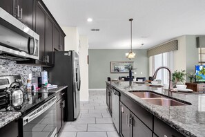 Fridge, microwave, oven, stovetop - Last Minute Disney Getaway! Townhouse with Private Pool. Book Now! #88697 (Orlando)