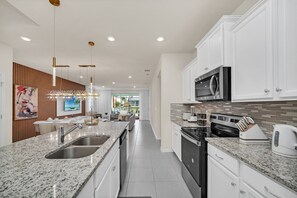 Fridge, microwave, oven, stovetop - Last Minute Disney! Private Pool, Hot Tub, Game Room & Themed Bedrooms. Book Now! #92379 (Orlando)