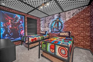 7 bedrooms, iron/ironing board, WiFi, bed sheets - Last Minute Disney! Private Pool, Hot Tub, Game Room & Themed Bedrooms. Book Now! #92379 (Orlando)