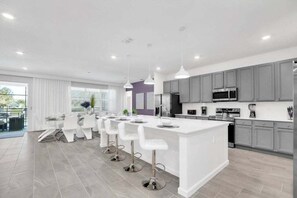 Fridge, microwave, oven, stovetop - Last Minute Disney! Private Pool, Hot Tub, Game Room & Themed Bedrooms. Book Now! #55561 (Orlando)