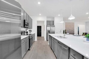 Fridge, microwave, oven, stovetop - Last Minute Disney! Private Pool, Hot Tub, Game Room & Themed Bedrooms. Book Now! #55561 (Orlando)