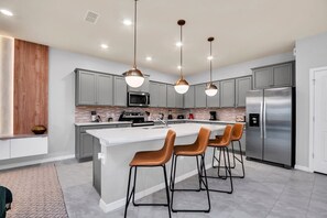 Fridge, microwave, oven, stovetop - Last Minute Disney! Private Pool, Hot Tub, Game Room & Themed Bedrooms. Book Now! #59349 (Orlando)