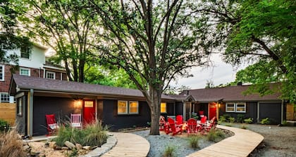 Luxe Wolfpack Retreat: Walk to NC State, Shops, Dining+Firepit, Cornhole & More!