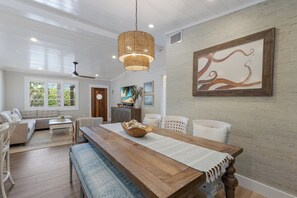 Unclassified image, 5 of 47, button