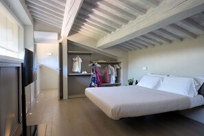 3 bedrooms, iron/ironing board, travel crib, free WiFi