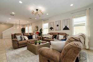 Interior - Last Minute Disney! Private Pool, Hot Tub, Game Room & Themed Bedrooms. Book Now! #77001 (Orlando)