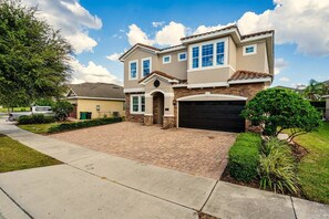 Exterior - Last Minute Disney! Private Pool, Hot Tub, Game Room & Themed Bedrooms. Book Now! #77001 (Orlando)
