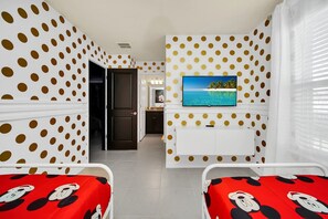 10 habitaciones, tabla de planchar con plancha, wifi y ropa de cama