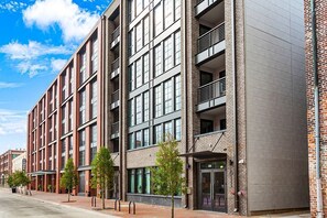 Exterior - Iconic NOLA 2BR Experience Condo with 2 Balconies (New Orleans)