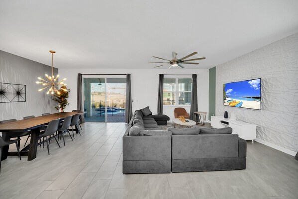 TV connectée, table de tennis de table