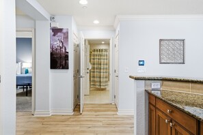 3 bedrooms, iron/ironing board, WiFi, bed sheets - Last Minute Disney Getaway! Luxury Condo with Private Balcony. Book Now! #87723 (Orlando)