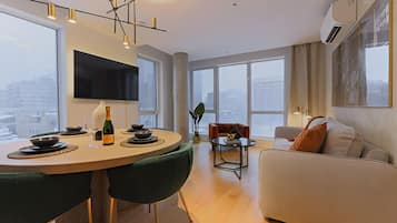Suíte panorâmica | Área de estar | Smart TV 40 polegadas com canais digitais
