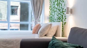 Blendingsgardiner, strykejern/-brett, wi-fi (inkludert) og sengetøy