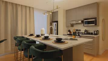 Luksusleilighet | Eget kjøkken | Kjøleskap, mikrobølgeovn, ovn og kokeplater