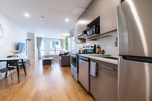 遮光窗簾/窗簾、熨斗/熨衫板、免費 Wi-Fi、床單