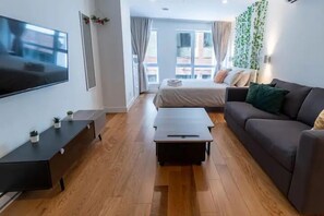 Een 40-inch smart-tv met digitale zenders