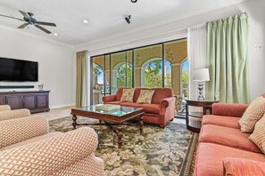 Smart-TV, DVD-Player, Tischfußball