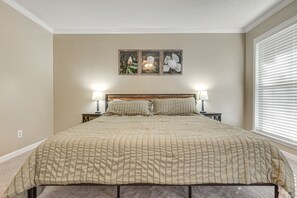 3 Schlafzimmer, Schreibtisch, Bügeleisen/Bügelbrett, Internetzugang