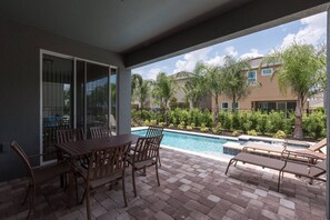 Outdoor dining - Last Minute Disney! Private Pool, Hot Tub & Themed Bedrooms. Book Now! #89491 (Orlando)