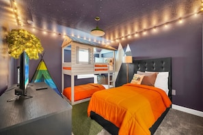 7 bedrooms, iron/ironing board, WiFi, bed sheets - Last Minute Disney! Private Pool, Hot Tub, Game Room & Themed Bedrooms. Book Now! #92373 (Orlando)