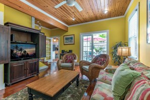 Fernseher, DVD-Player, Stereoanlage