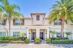 Exterior - Last Minute Disney Getaway! Townhouse with Private Pool. Book Now! #92399 (Orlando)