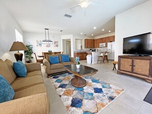 Smart TV - Last Minute Disney! Private Pool, Hot Tub, Game Room & Themed Bedrooms. Book Now! #92427 (Orlando)