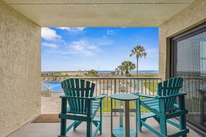 Property grounds - 104 Amelia by the Sea, Two Bedroom Ground Floor Oceanfront with Pool (Fernandina Beach)
