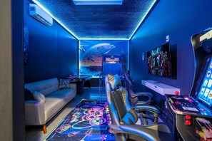 Game room - Last Minute Disney! Private Pool, Hot Tub & Themed Bedrooms. Book Now! #93745 (Orlando)