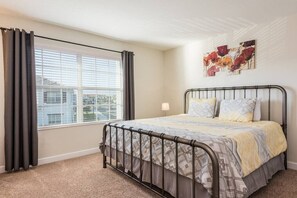 4 bedrooms, iron/ironing board, WiFi, bed sheets - Last Minute Disney Getaway! Townhouse with Private Pool. Book Now! #SLR1024 (Orlando)