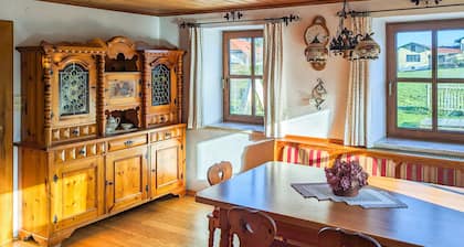Private Farmhouse Escape: Ideal for up to 8 Guests