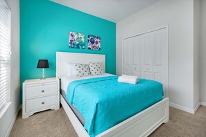 5 bedrooms, iron/ironing board, WiFi (free), bed sheets