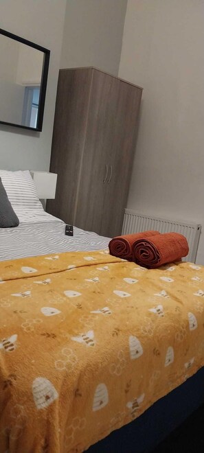 1 bedroom, free WiFi, bed sheets - Stylish Home (London)
