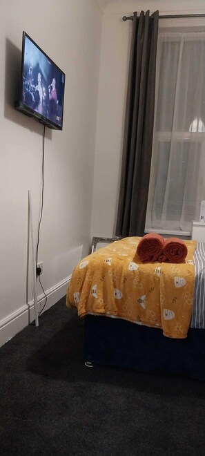 1 bedroom, free WiFi, bed sheets - Stylish Home (London)