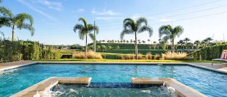 UppvÀrmd pool