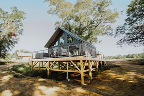 Hytte – deluxe, tekjøkken, ved innsjø | Sengetøy av topp kvalitet, individuelt dekorert og individuelt innredet