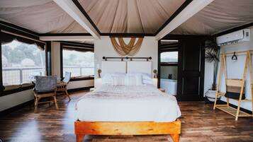 Exclusive Tent, Hot Tub, Lake View