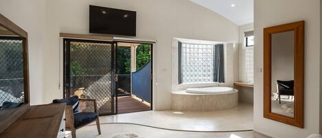 5 bedrooms, travel cot, WiFi, bed sheets