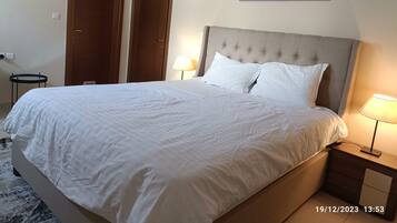 3 chambres, fer et planche à repasser, Wi-Fi, draps fournis