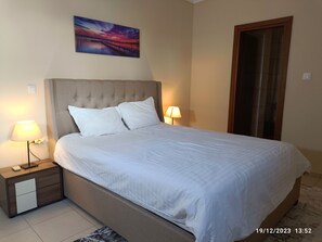 3 habitaciones, tabla de planchar con plancha, wifi y ropa de cama