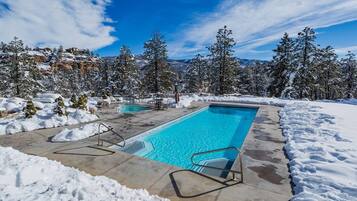 Et oppvarmet basseng