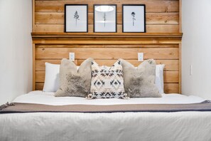 1 bedroom, desk, free WiFi, bed sheets