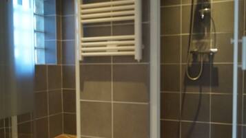 Shower, free toiletries, hair dryer, towels