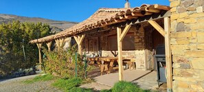 Outdoor dining - Holiday Home 'Gîtes De Saint Ribert 6 Pièces' with Shared Terrace and Wi-Fi (LA ROCHETTE)