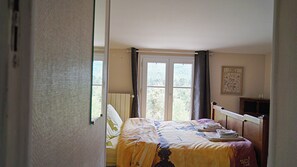 4 bedrooms, free WiFi, bed sheets - Holiday Home 'Gîtes De Saint Ribert 6 Pièces' with Shared Terrace and Wi-Fi (LA ROCHETTE)