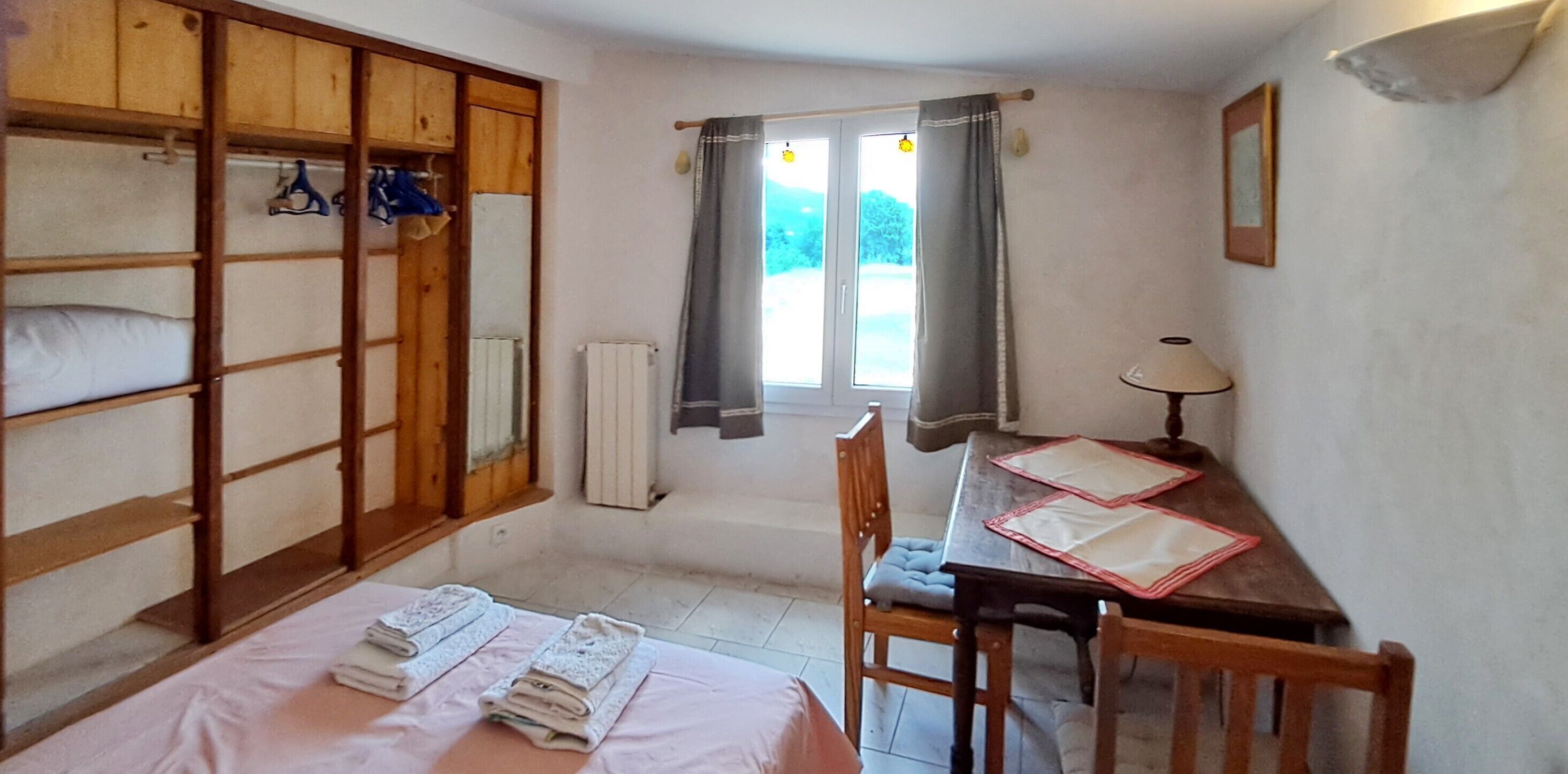 4 habitaciones, wifi gratis y ropa de cama 